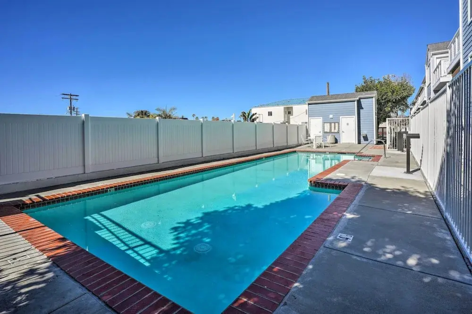 Cozy-chic Condo: Walk to Beach & Park!