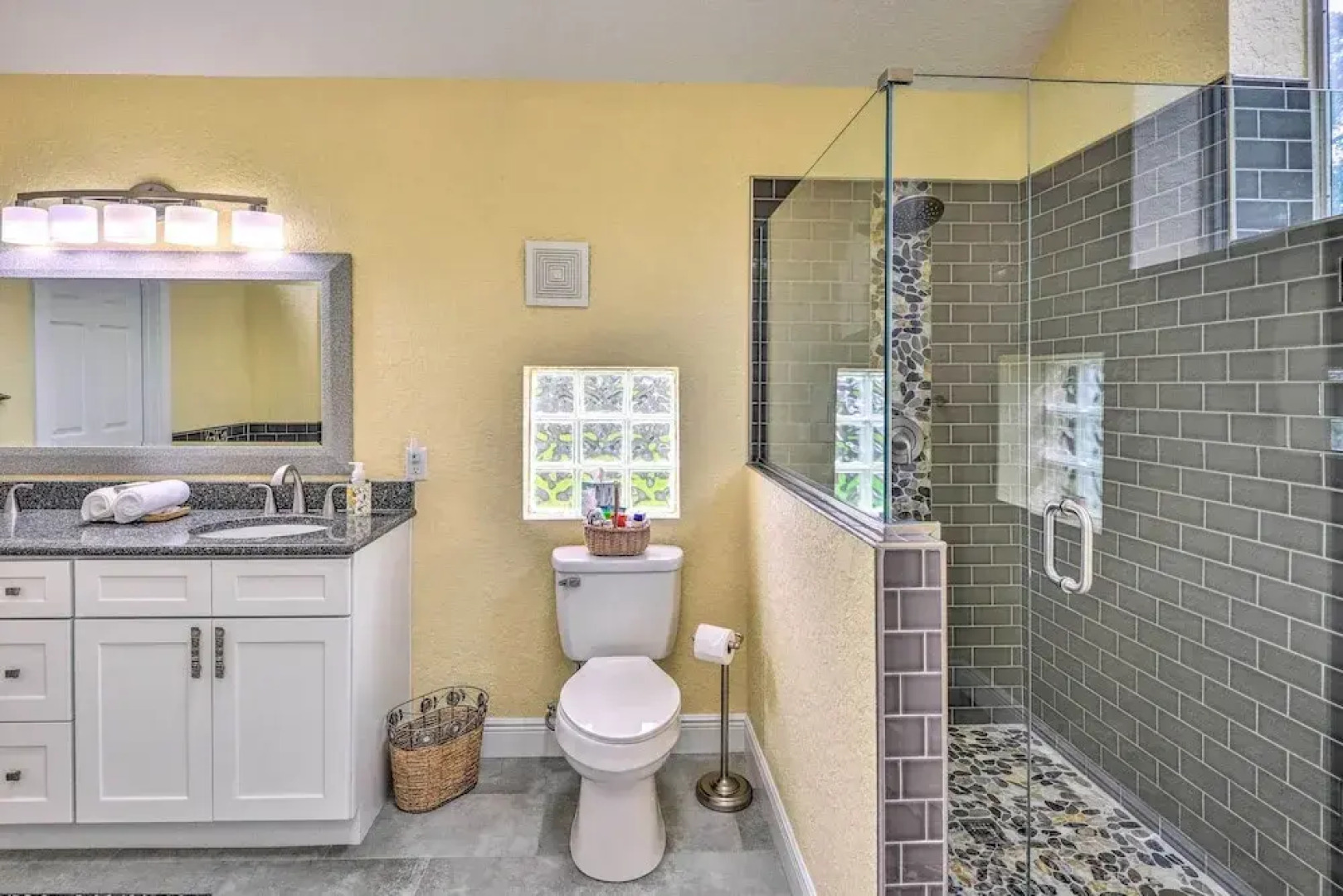 Family Home: Walk to Downtown & Stetson Univ!