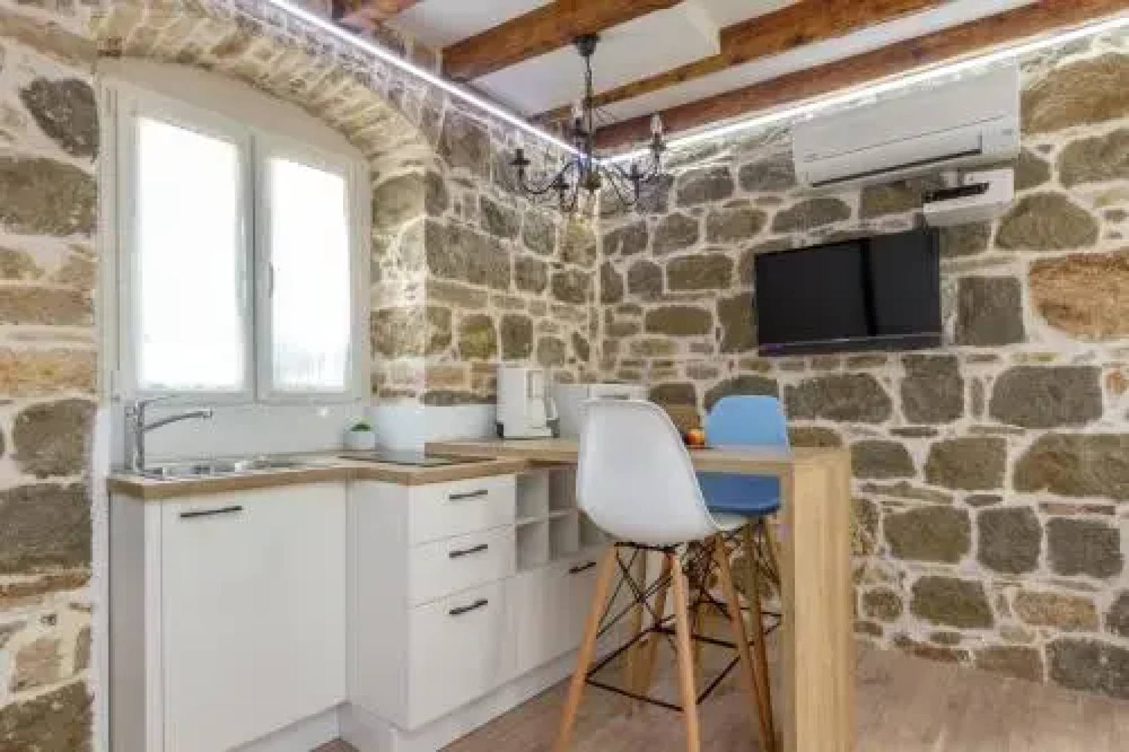 Viva Studio Central Split (Adults Only)
