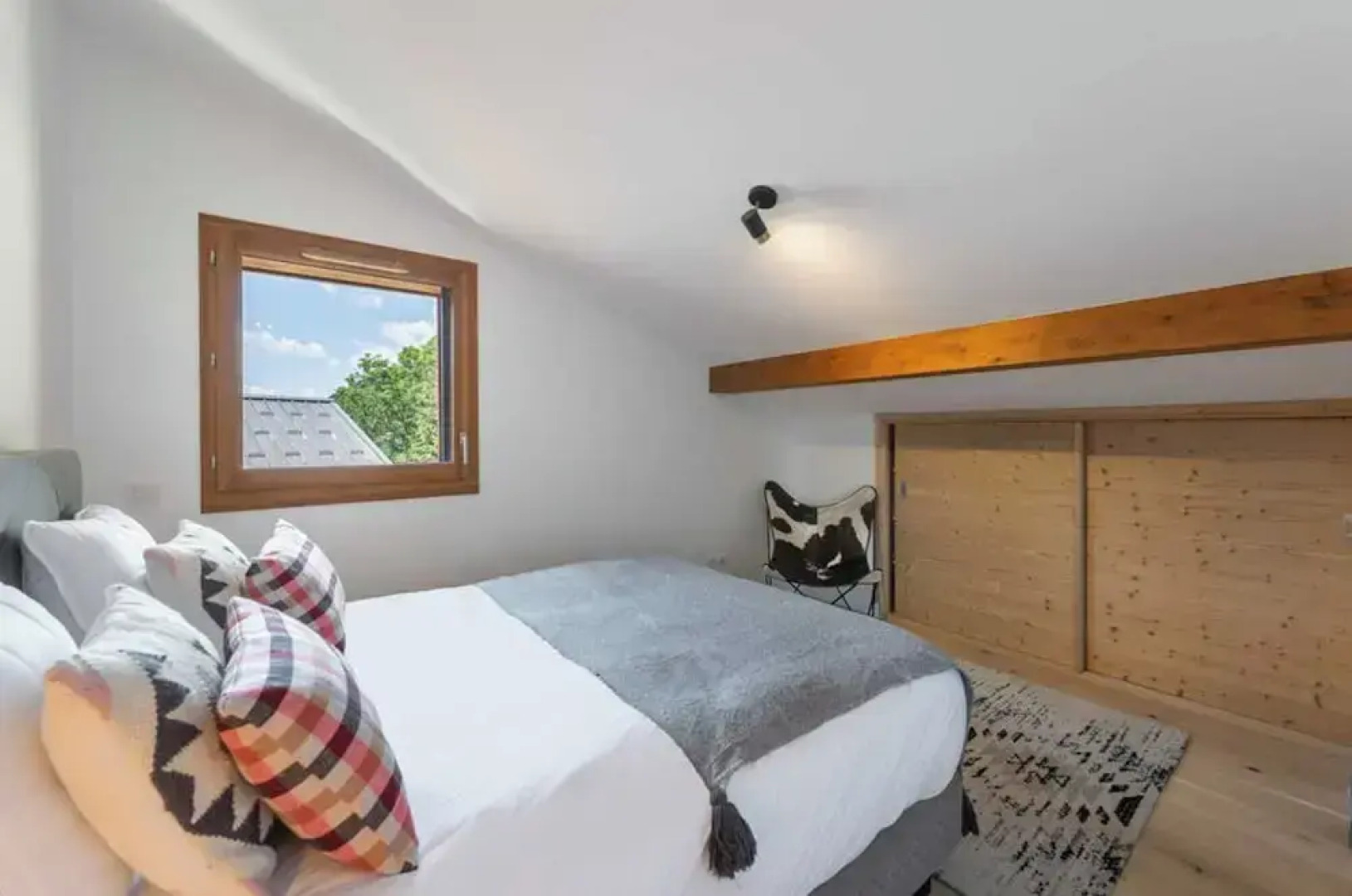 4 Bedroom Duplex With Large Balcony and Parking