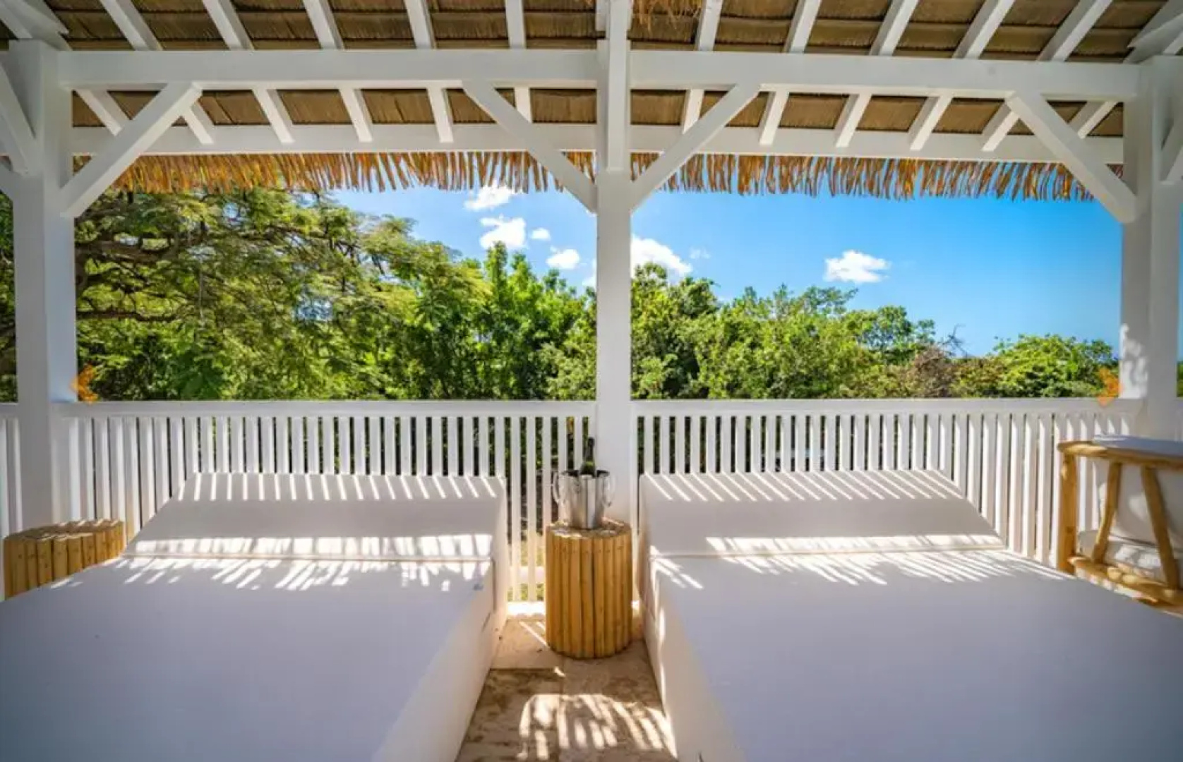 3 bedrooms villa at Les Terres Basses 200 m away from the beach with lake view private pool and enclosed garden