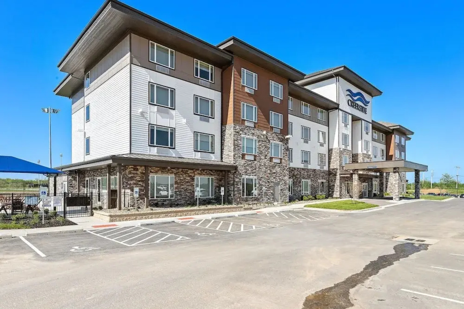 Holiday Inn Express Kansas City North – Parkville by IHG