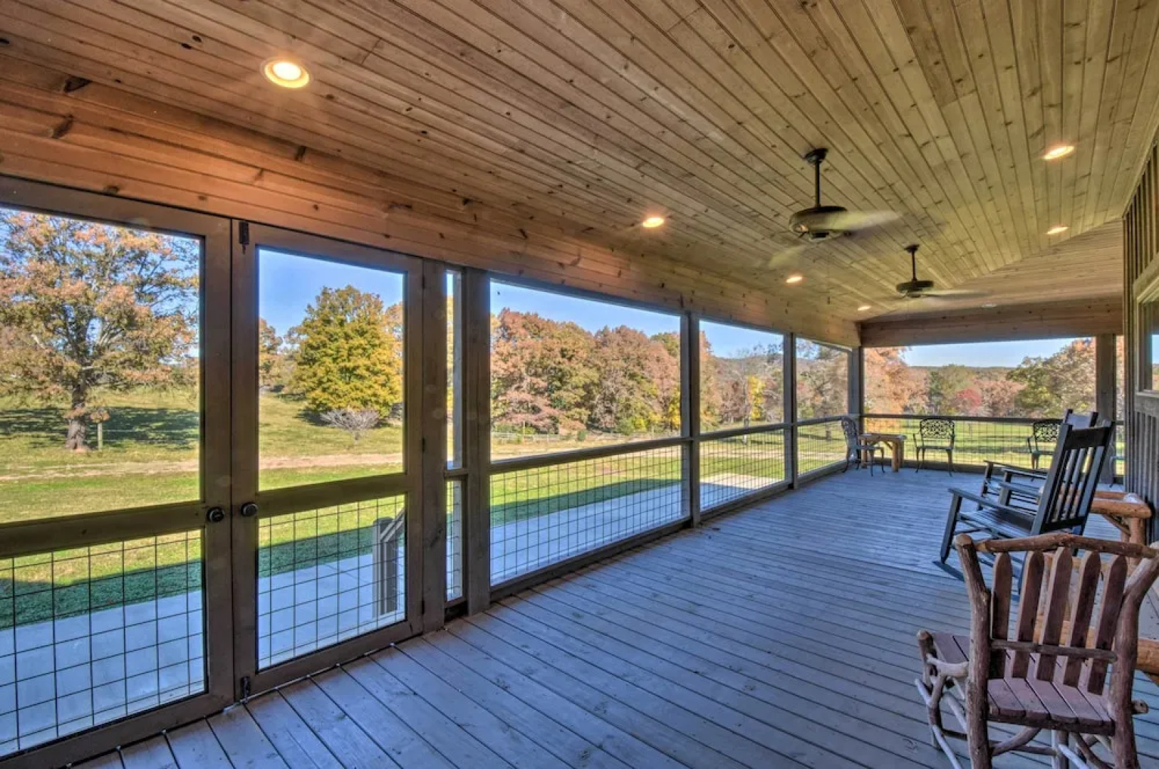 Clarkesville Ranch Cabin w/ Screened-in Porch!