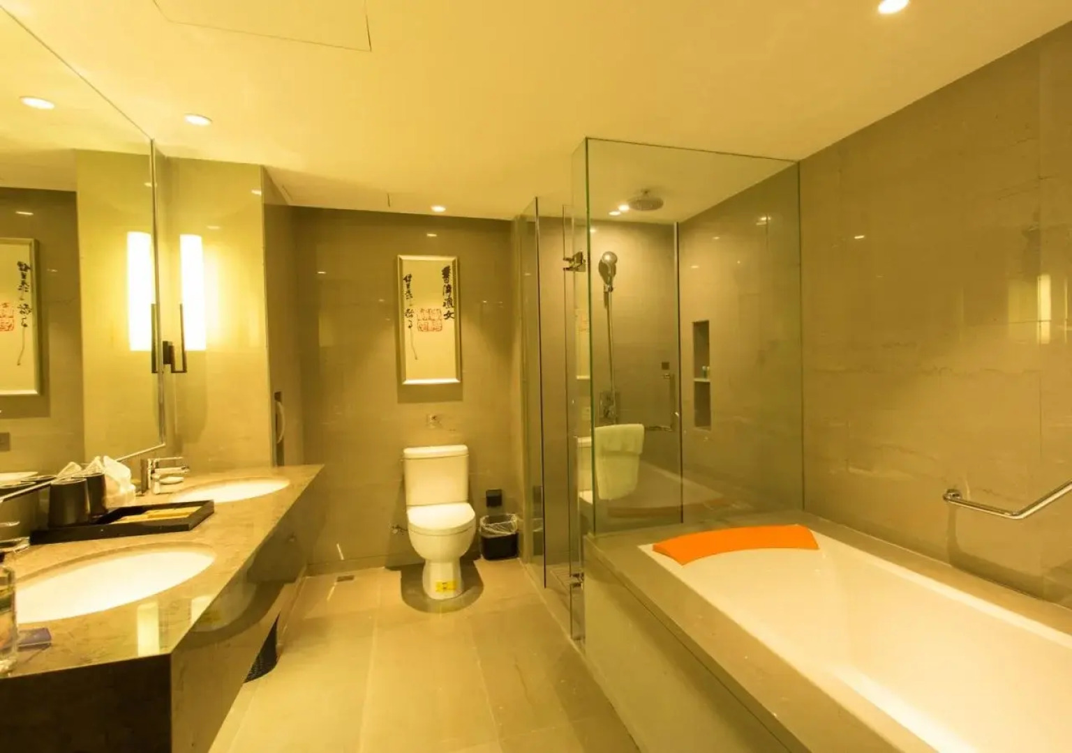 Experience Art Hotel