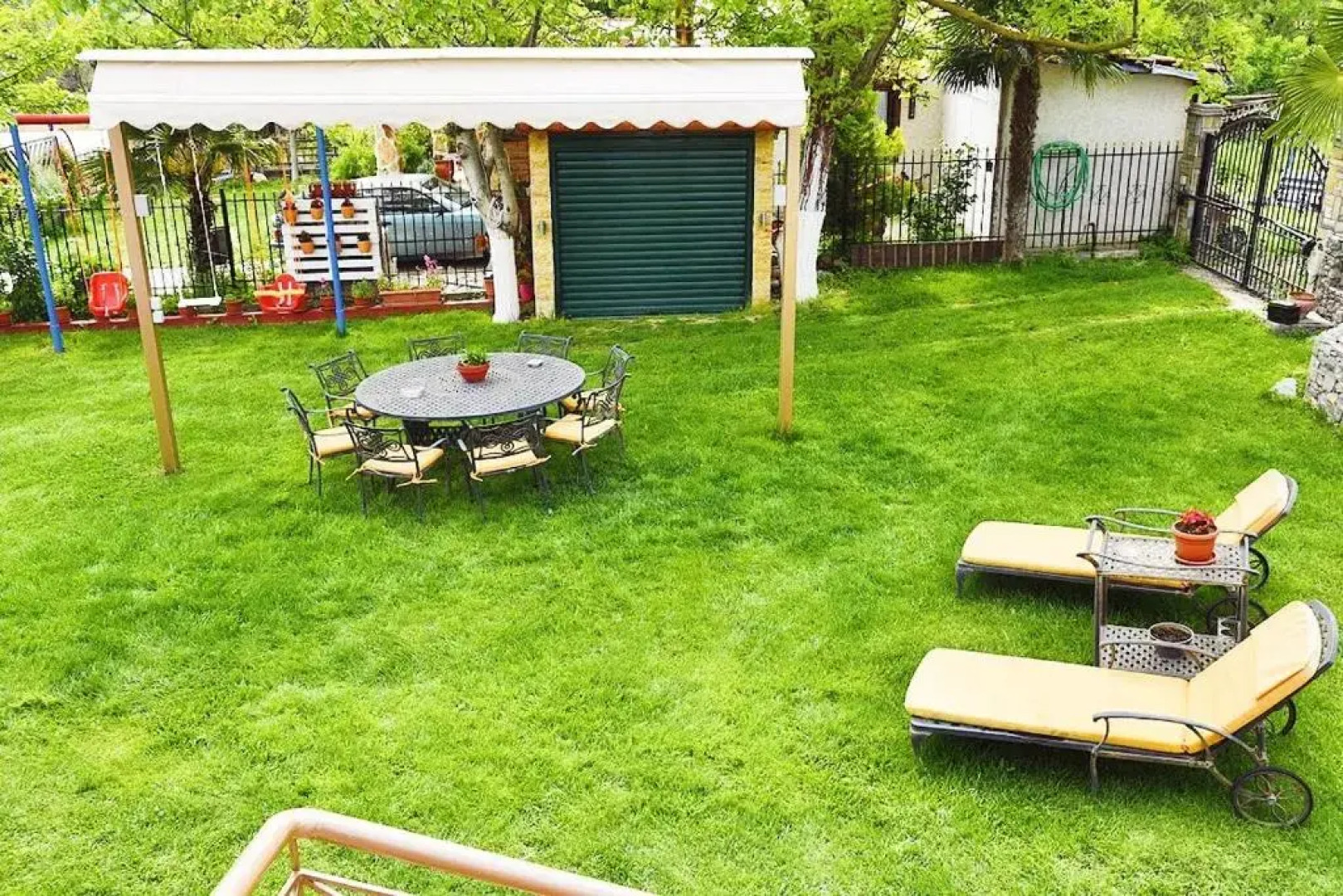 Summer Panorama ground floor studio