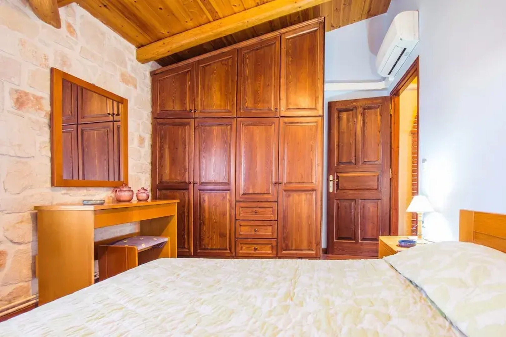 The Vivian - Luxury Stone Villa