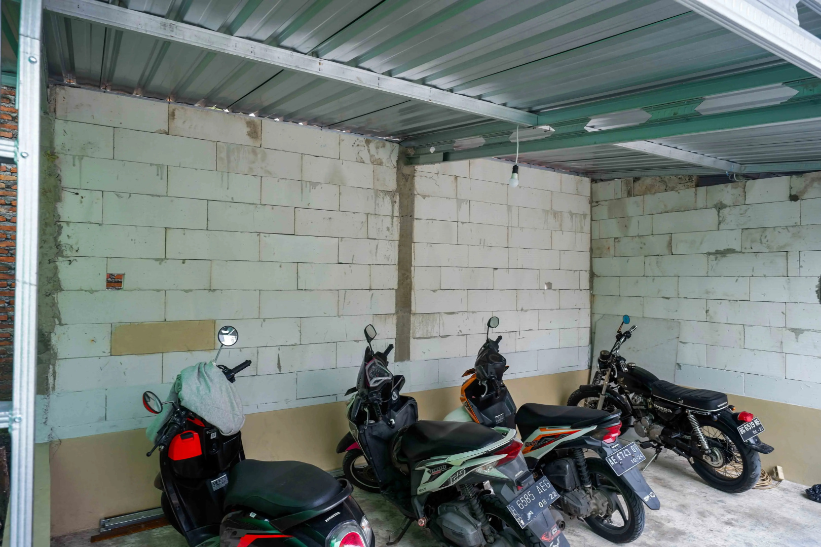 RedDoorz near Patung Kuda Solo Baru