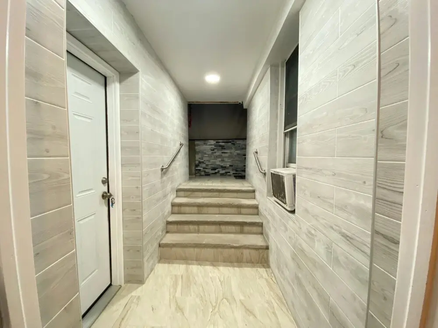 Nice two Bedroom apt at 25 Minutes to New York