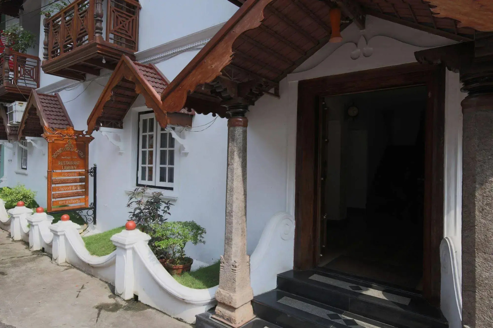 Rossitta Wood Castle