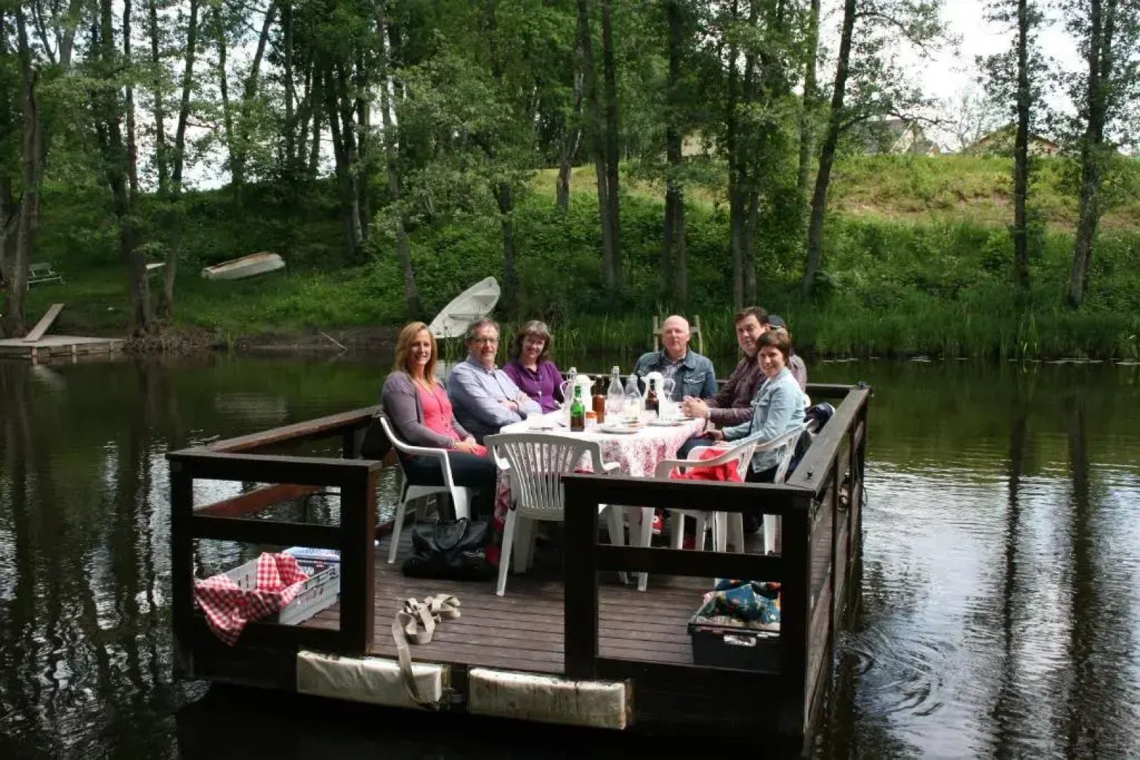 Snickaren Vandrarhem i Grästorp - Egen Lägenhet