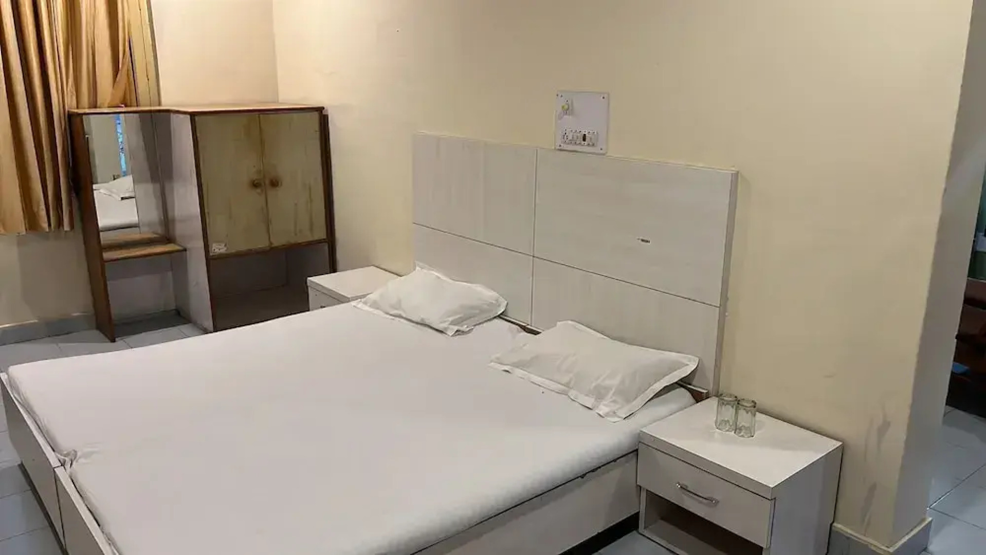 Pops Hotel and Restaurant