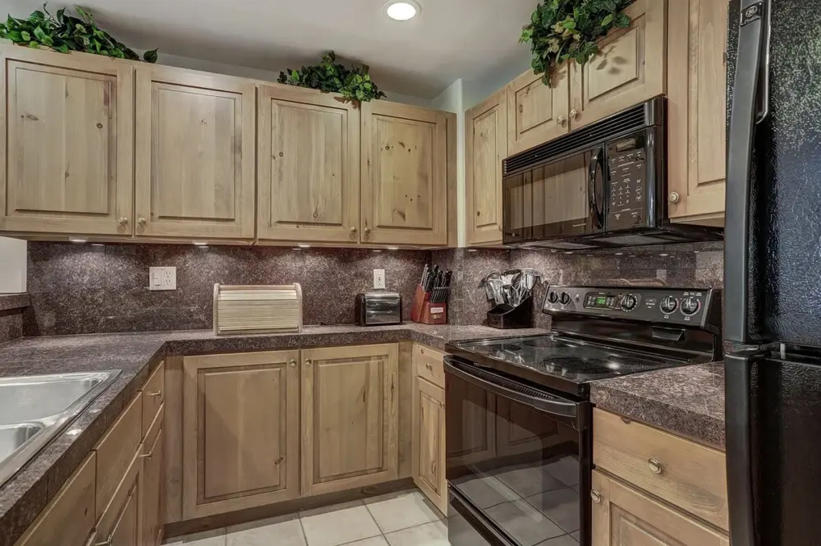 2br- Arrowhead Village- Great Location And Gorgeous  2 Bedroom Condo by RedAwning