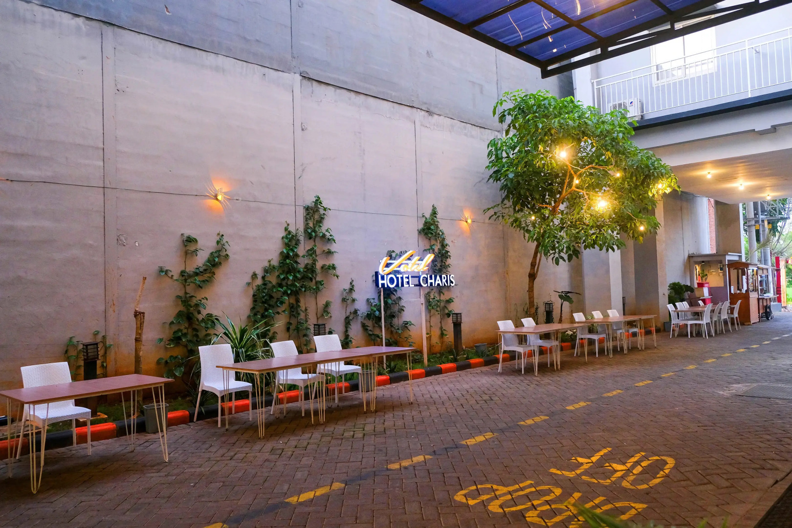 De La Charis Hotel by Waringin Hospitality