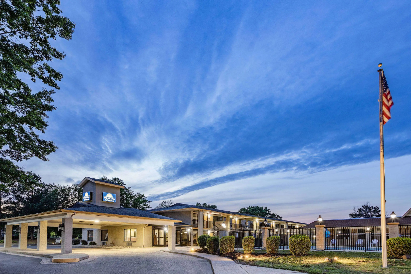 Days Inn & Suites by Wyndham Williamsburg Colonial