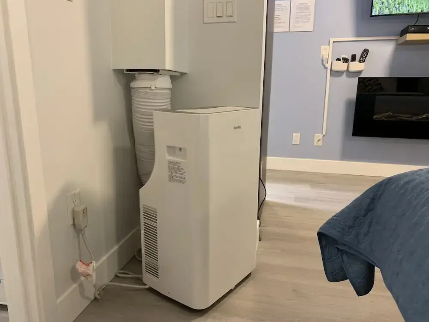 A Lovely Studio with Full Kitchen & AC