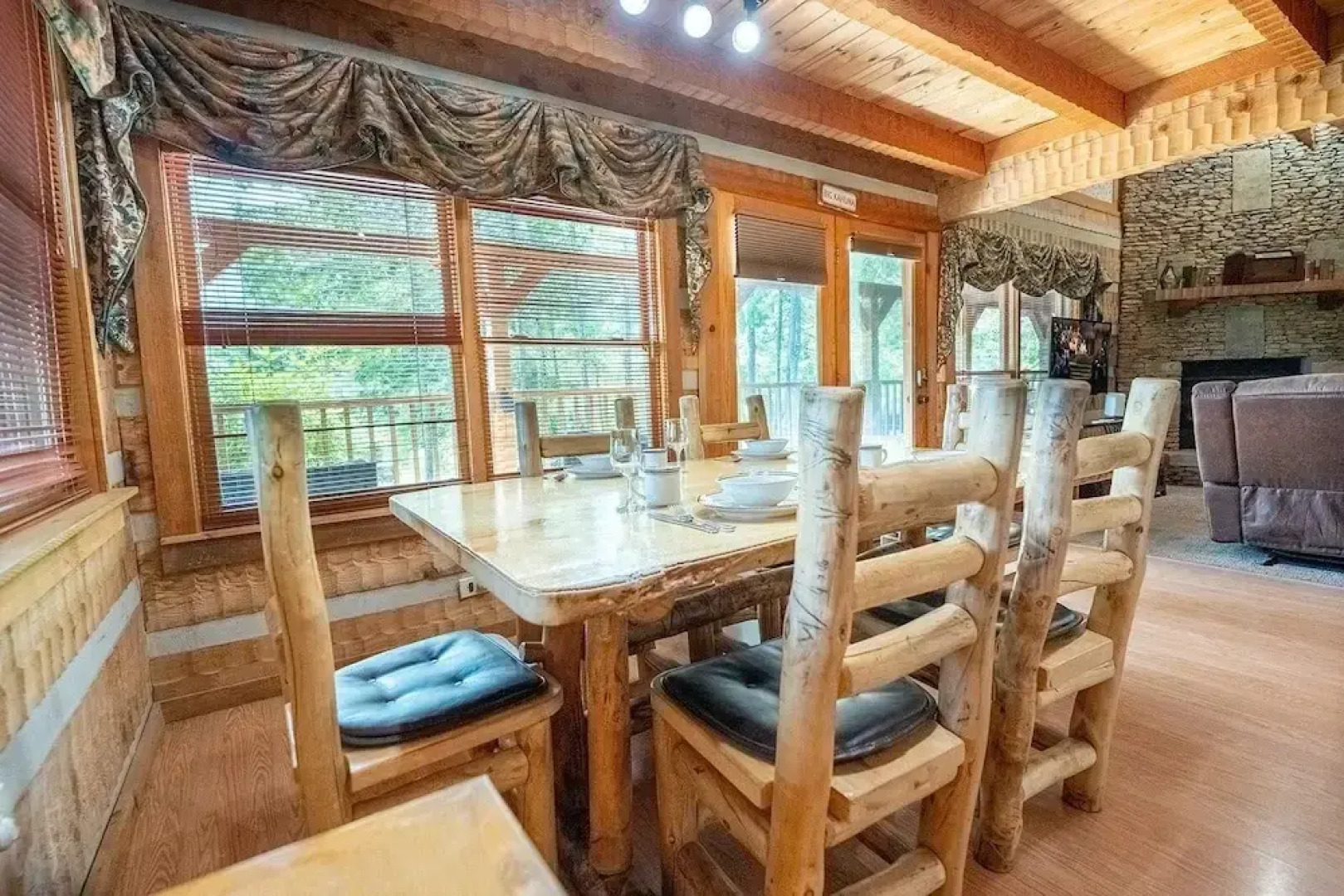 Big Kahuna Lodge 3 Bedroom Cabin by RedAwning