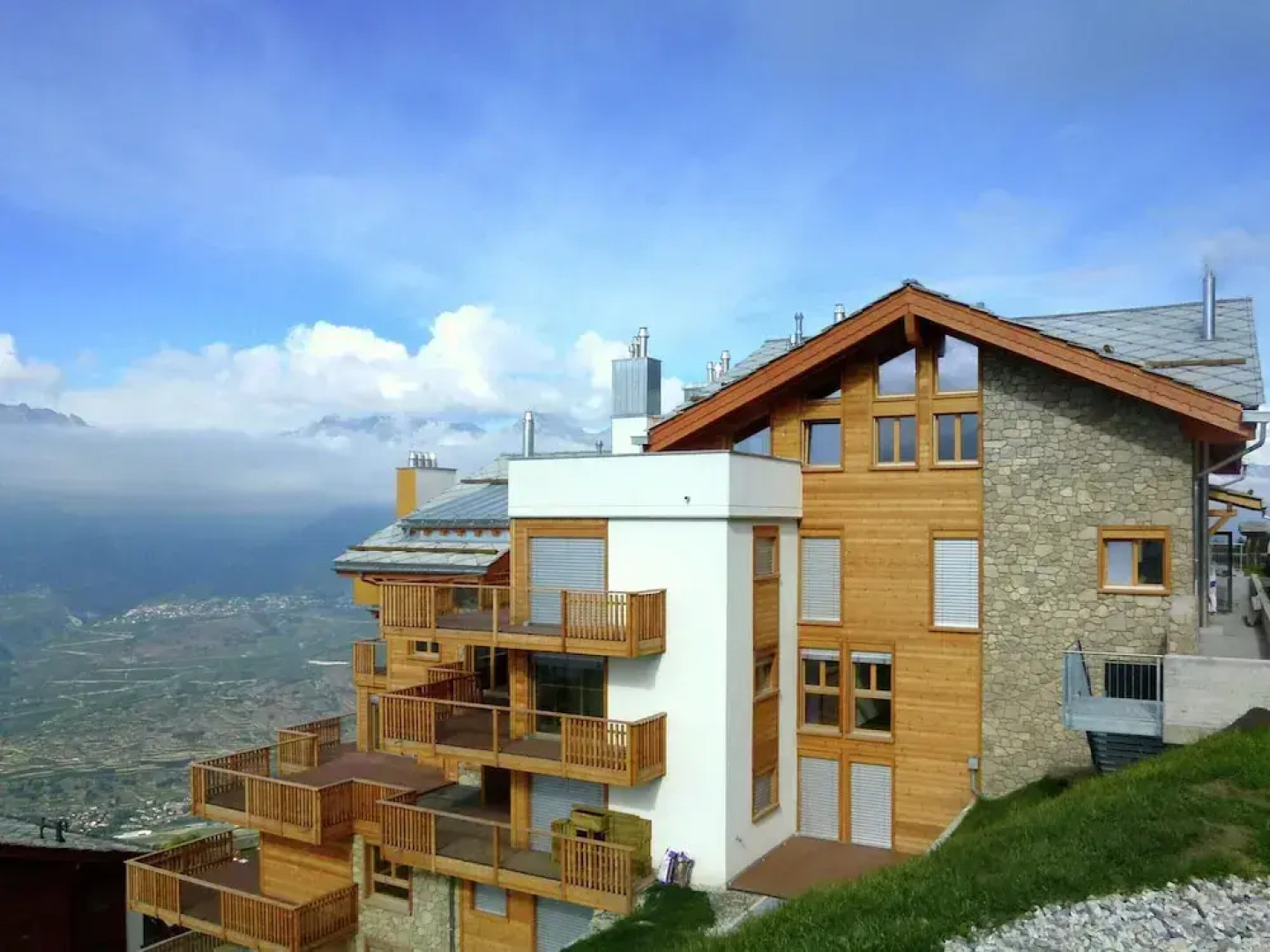 Luxury Apartment with Hot Tub in Veysonnaz
