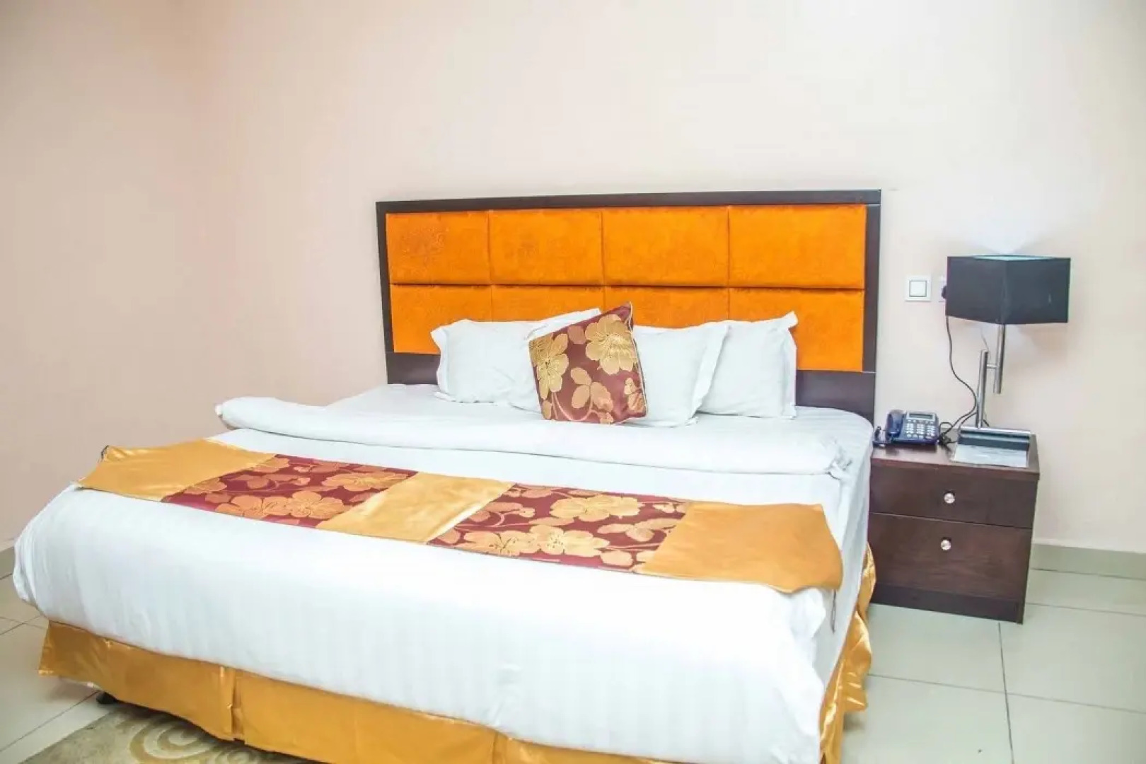 Royal Crest Hotel & Suites