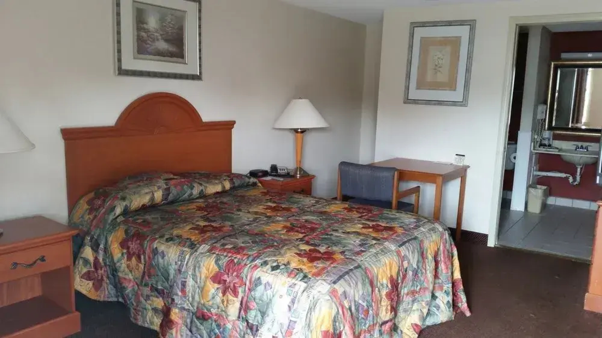 Super 8 Motel - Clarion