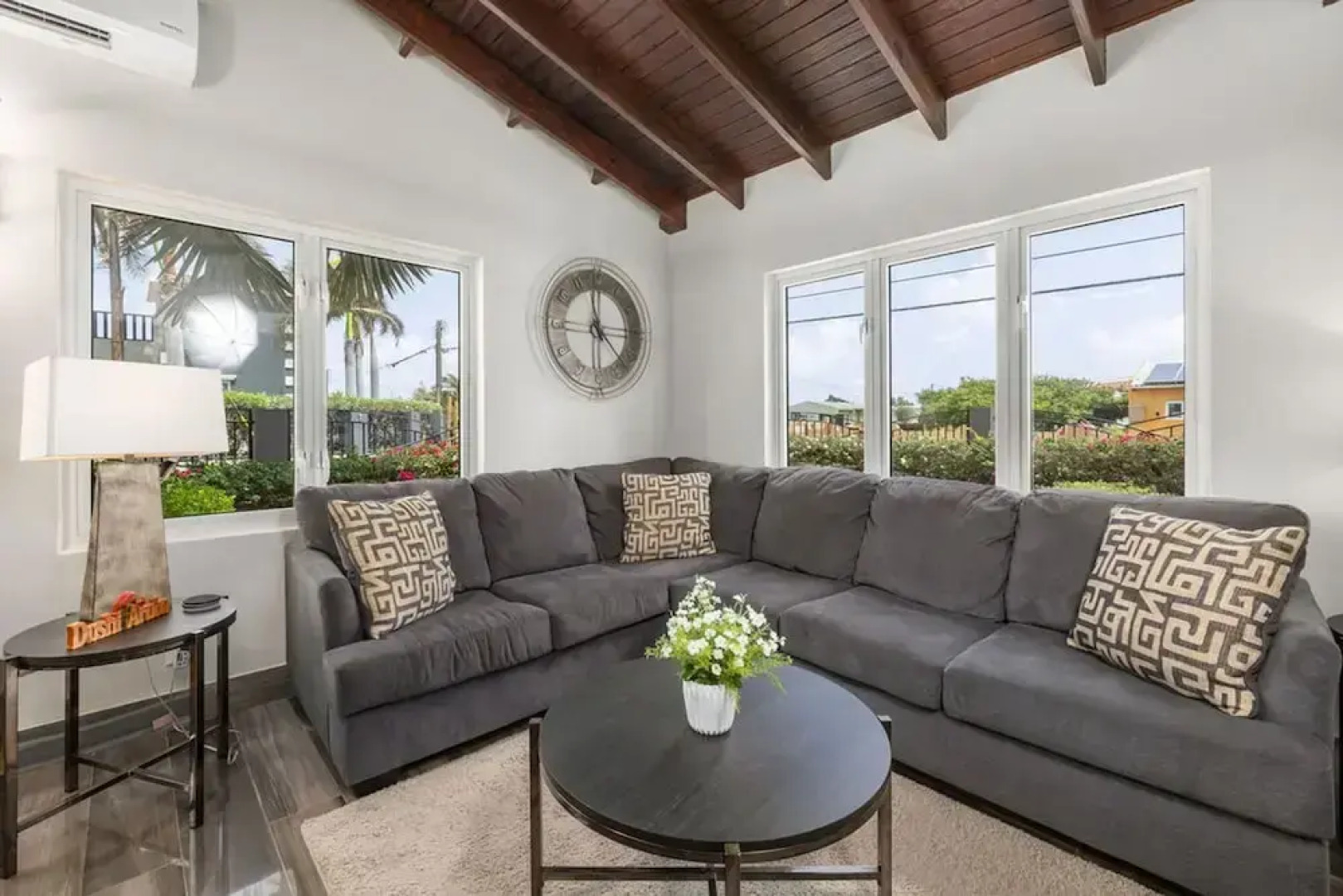 3br2ba Great Location Private Pool Amenities