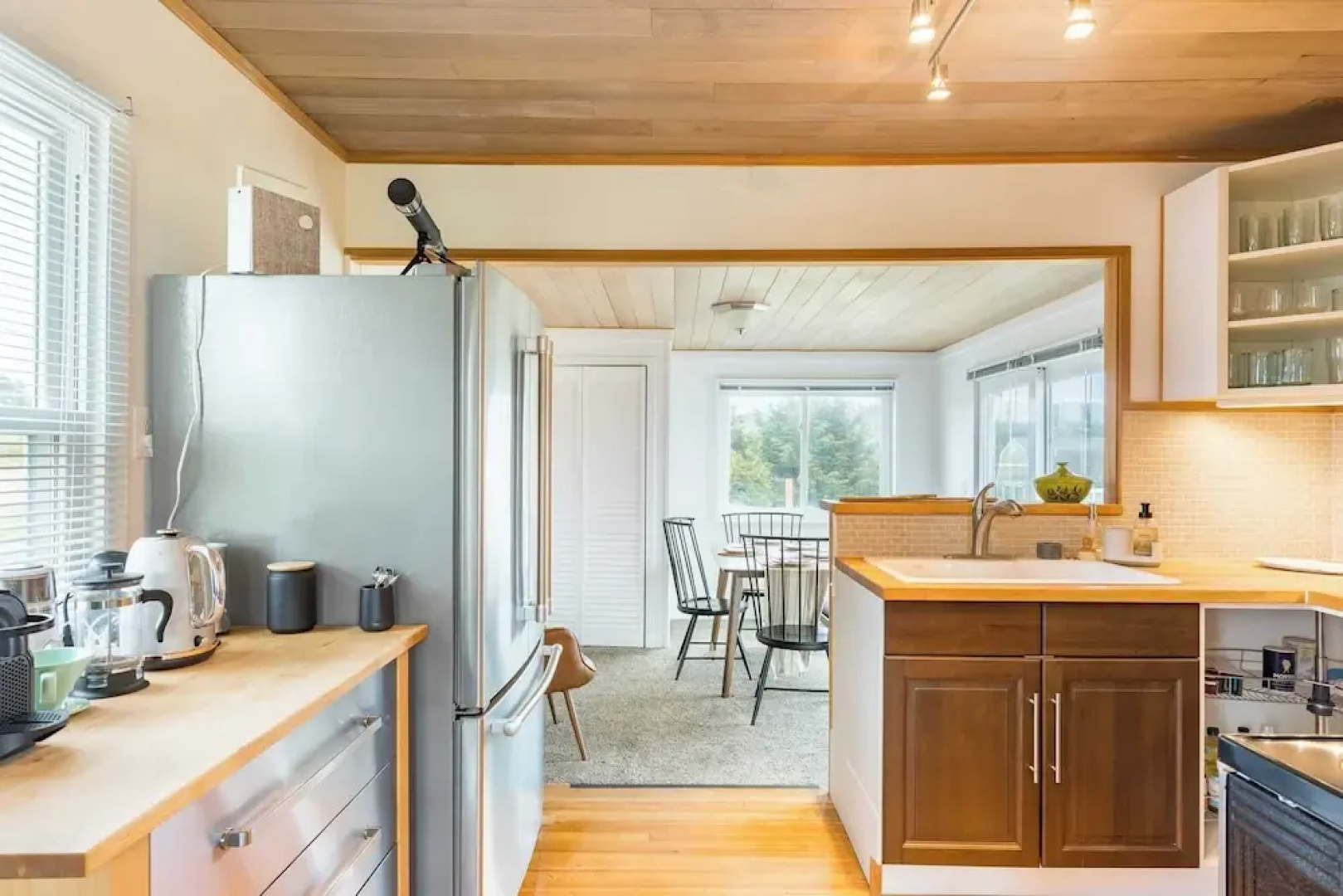 Swan Lake Cottage by Avantstay Views + Firepit