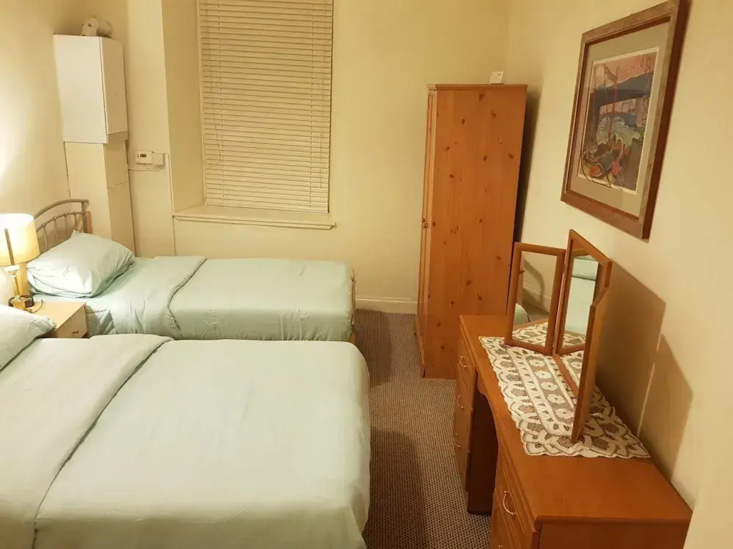 2 Bed Flat - Sleeps 4 - Parking - Wifi