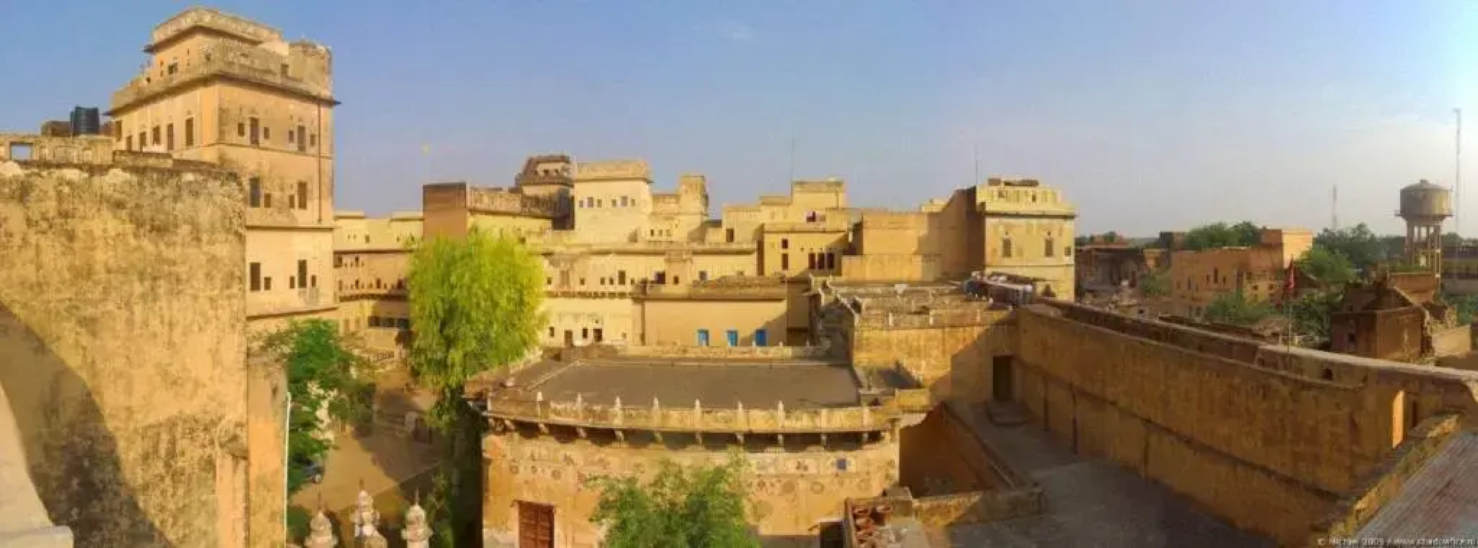 Narayan Niwas Castle