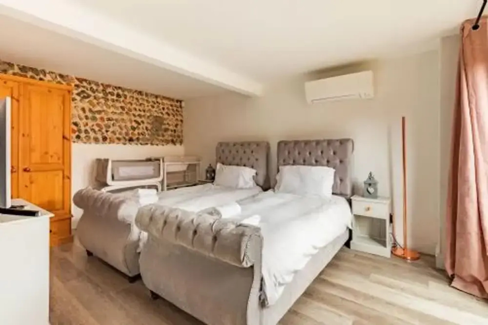 Host Stay Rogues Barn