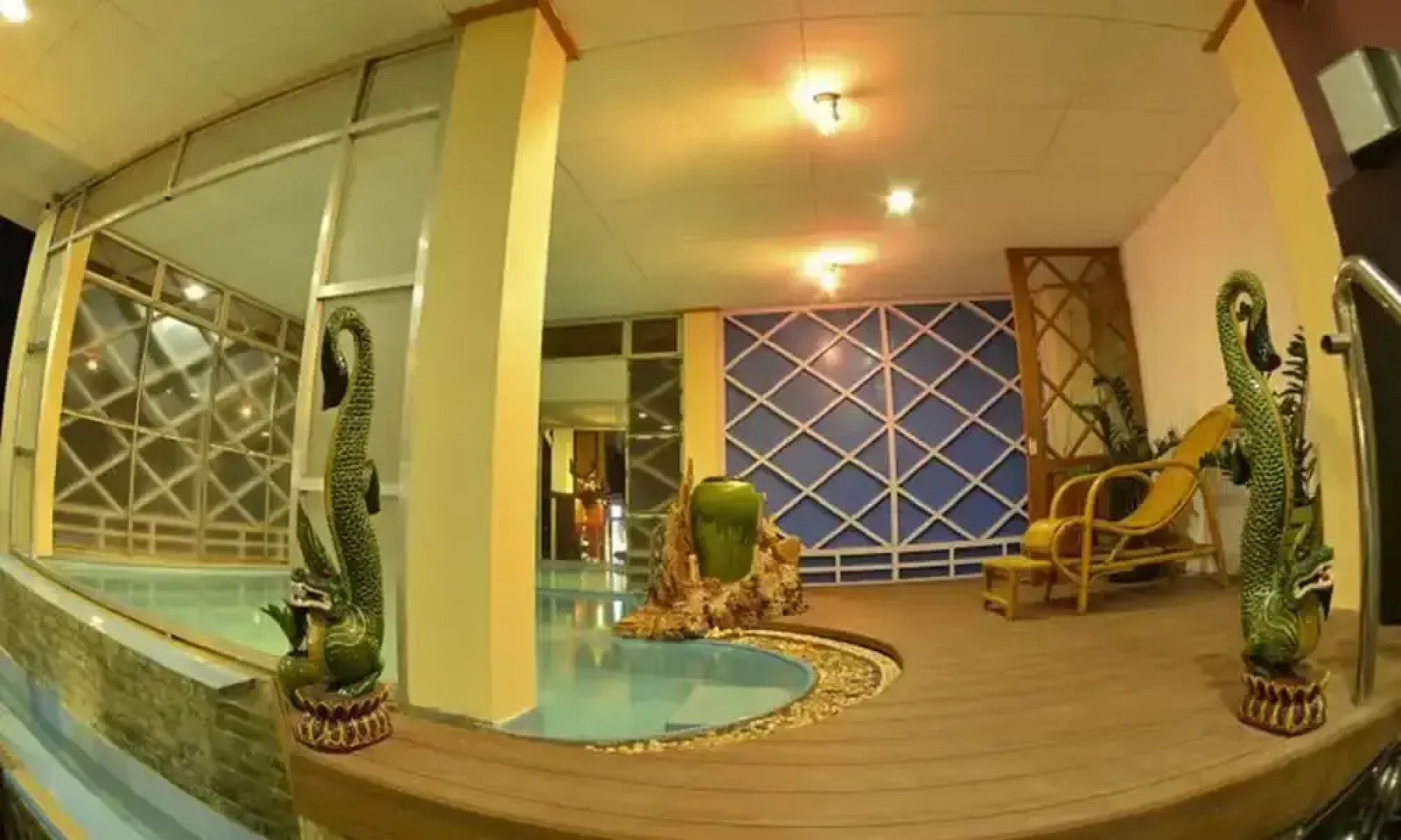 Mandalay Kandawgyi Inn