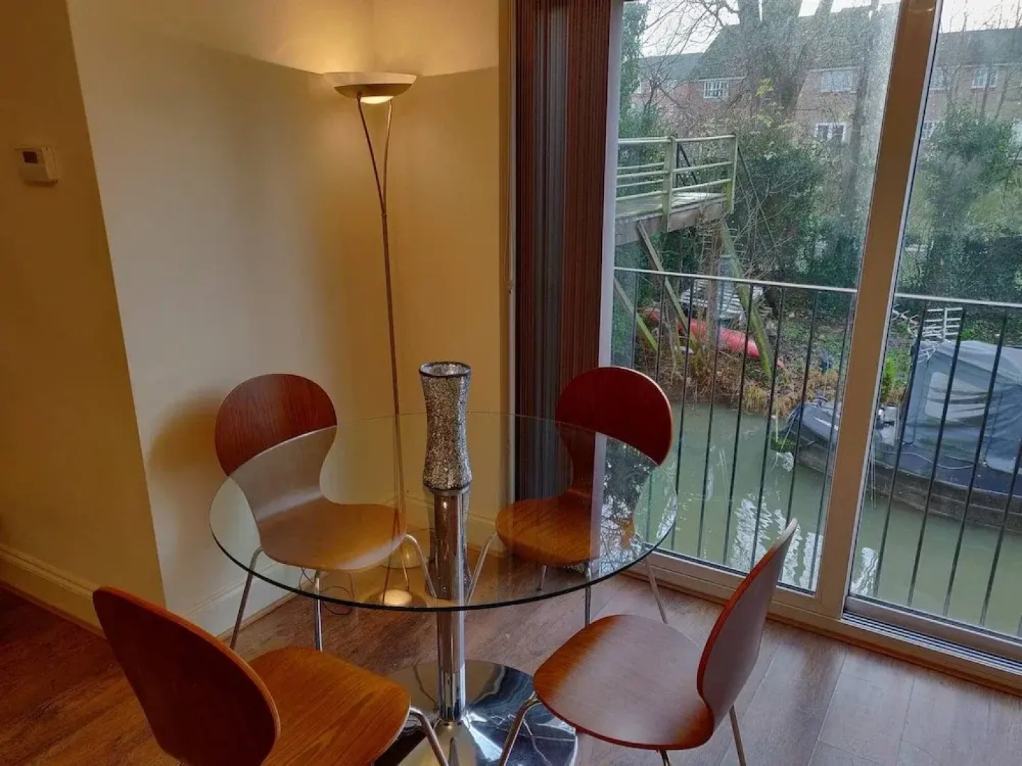 Waterfront Apartment In The Heart Of St Neots