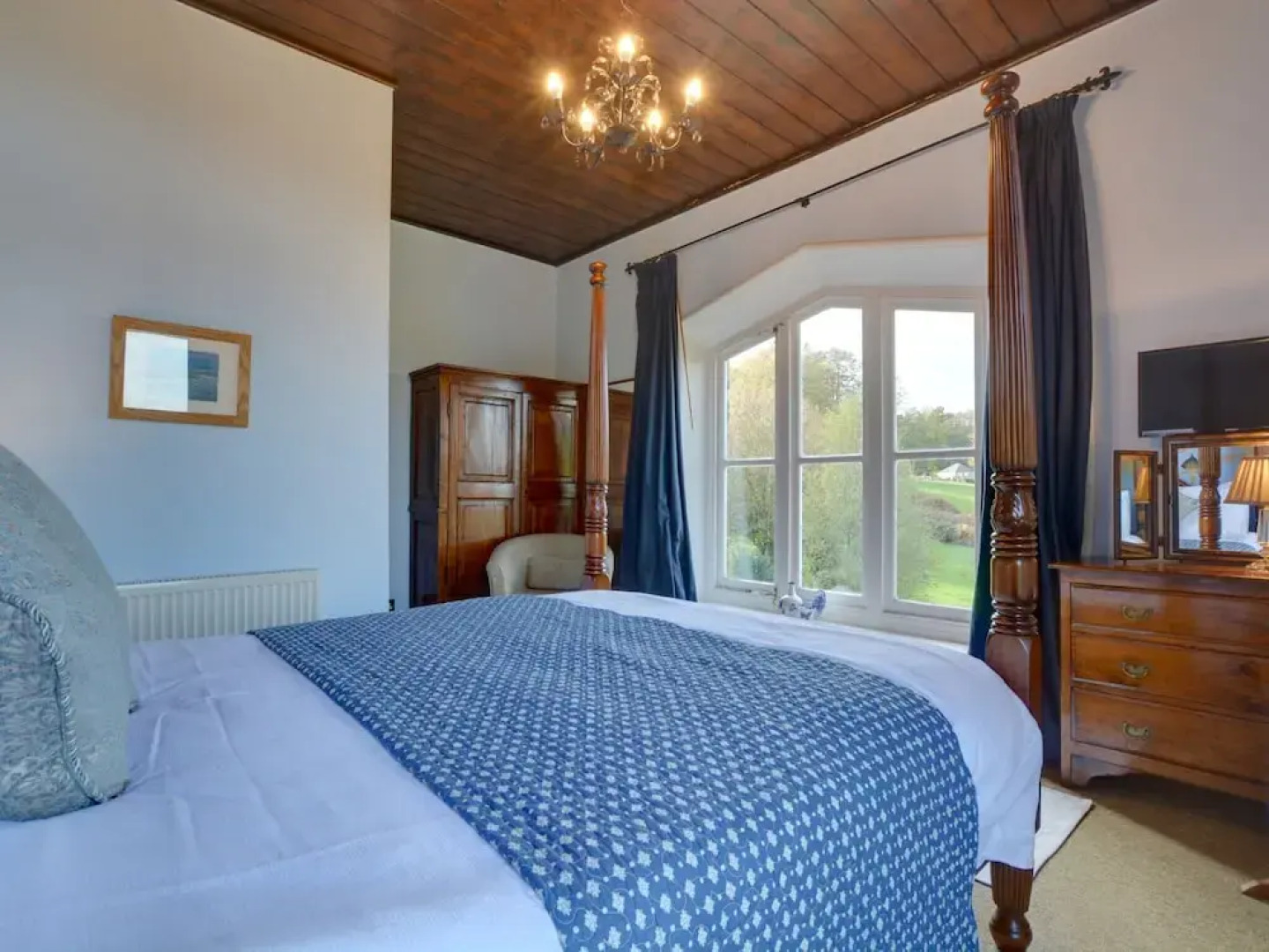 Unique Mansion in Battle with Garden near City Center