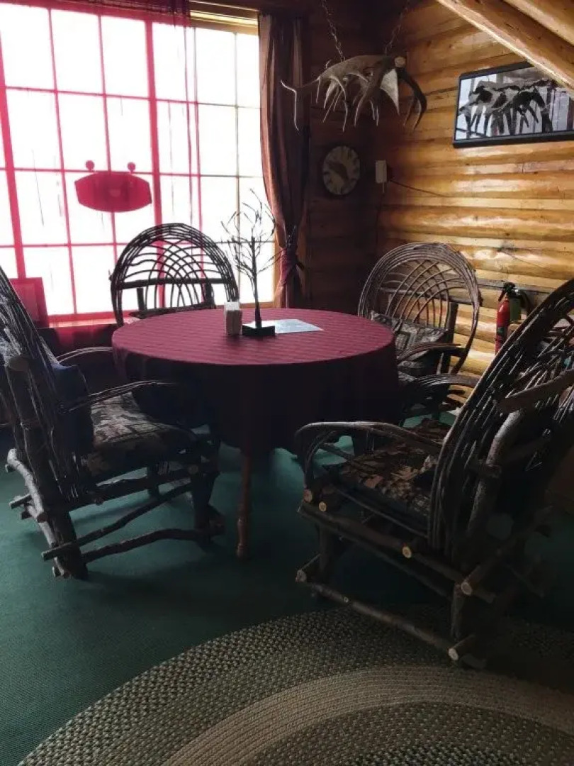 Twin Pines Lodge & Cabins