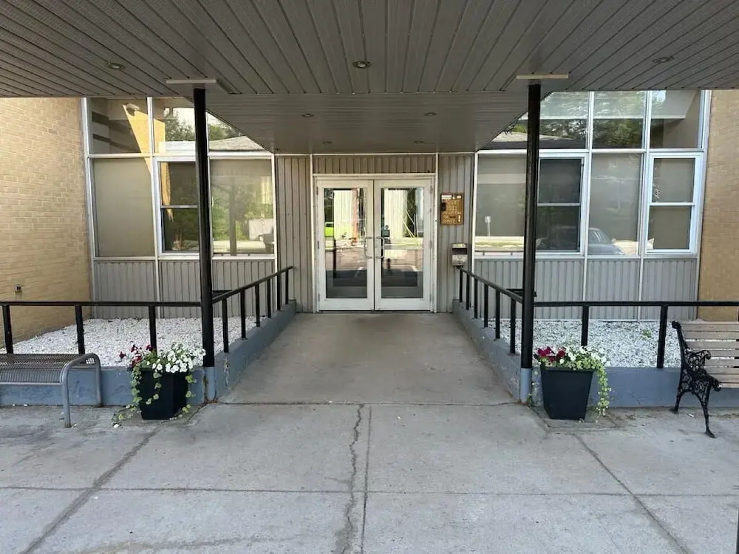 Bears Den Lounge and Motel