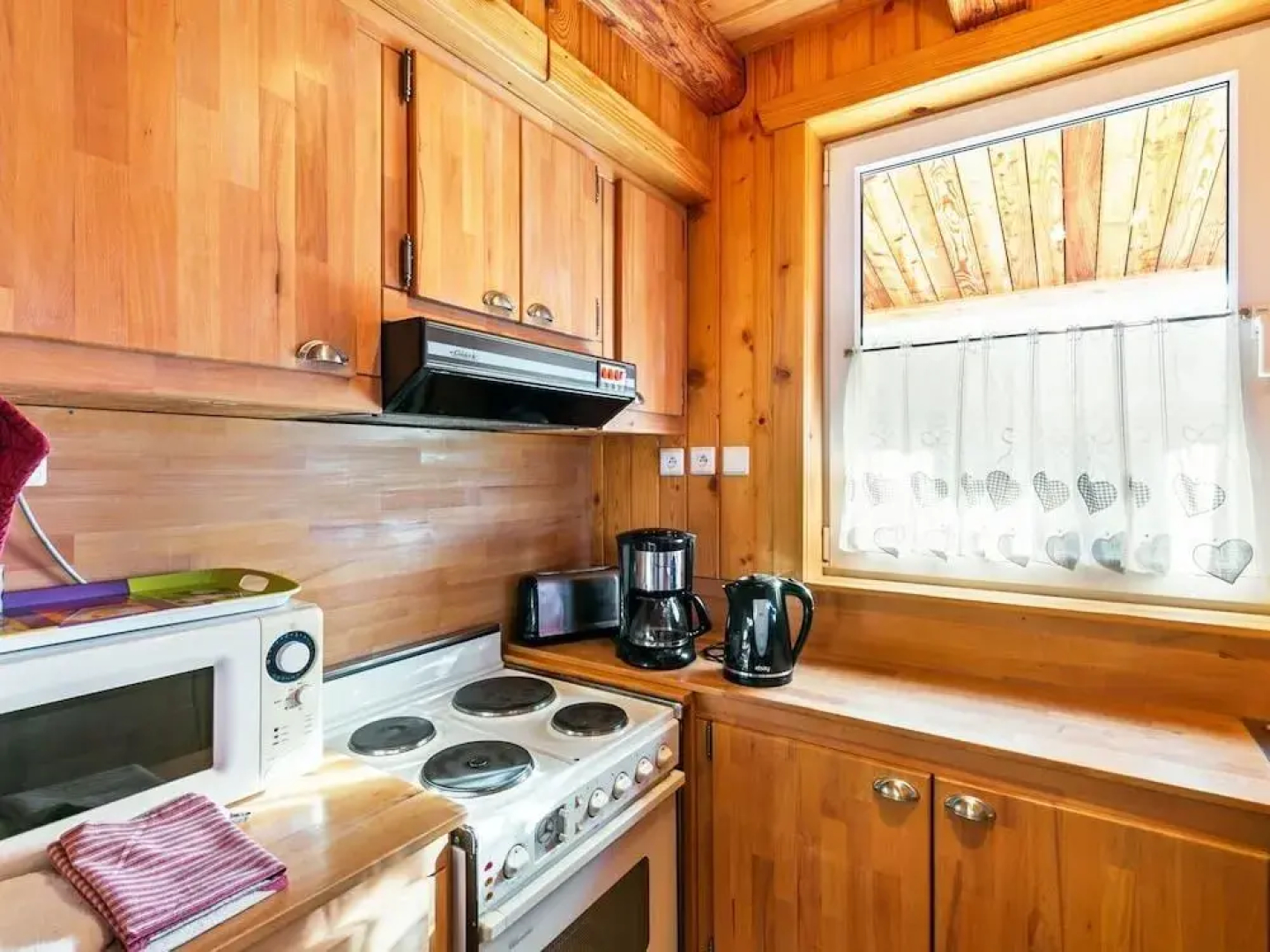 Quaint Chalet in Harreberg with Garden