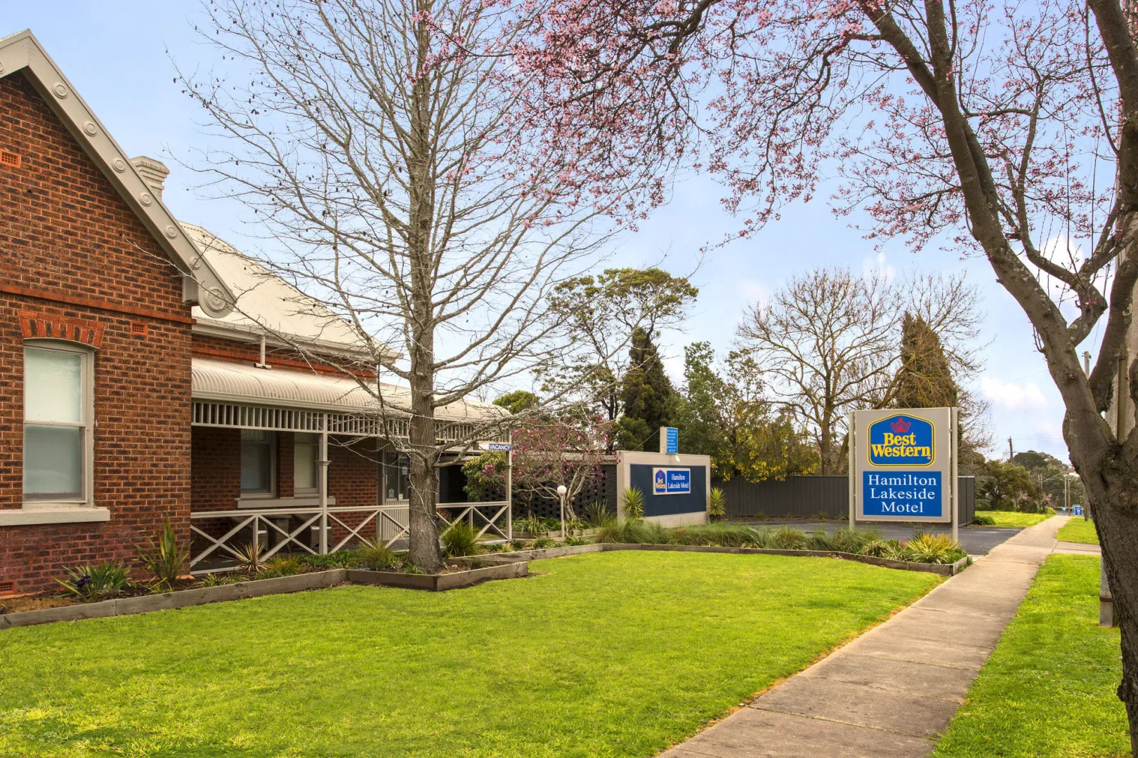 Hamilton Lakeside Motel