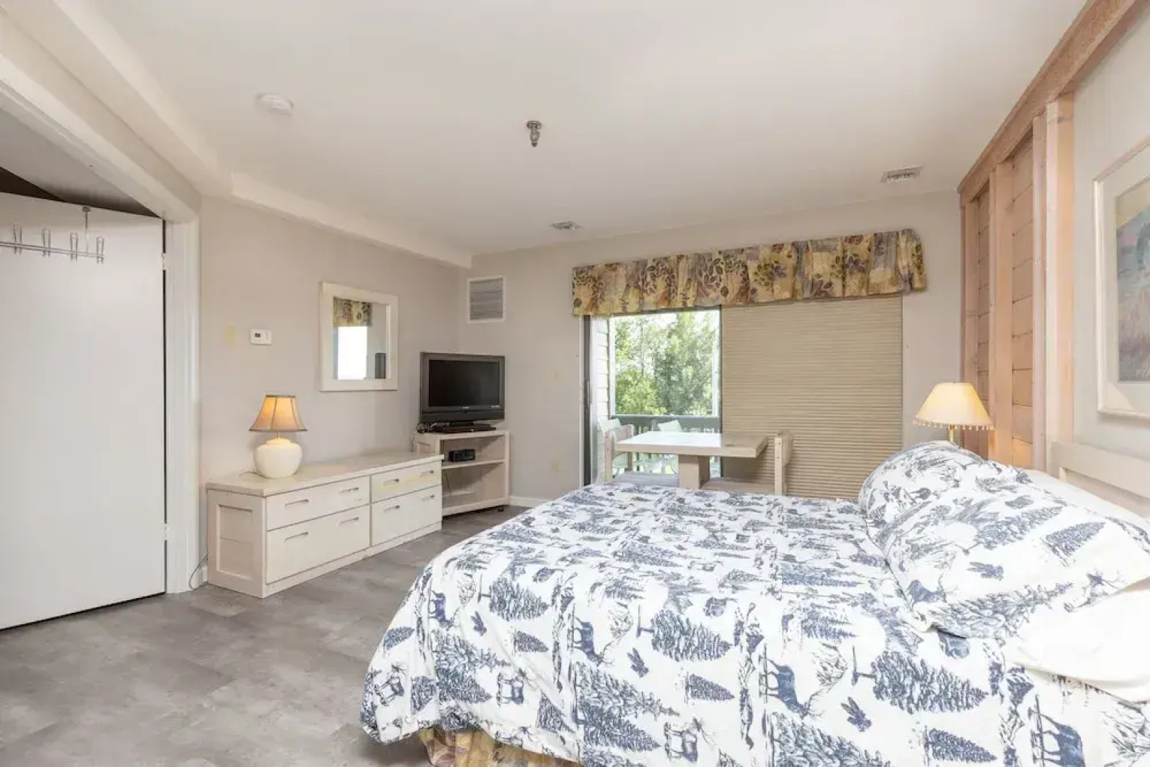 Stoneridge 3BR Standard Condo, Sleeps 8 by RedAwning