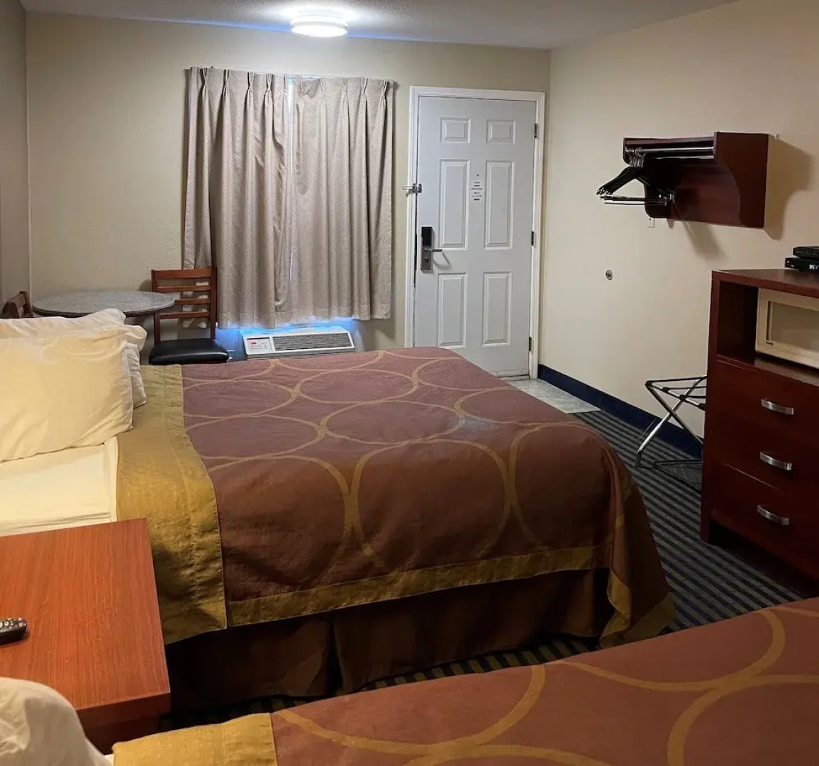 Travelodge Brooks AB