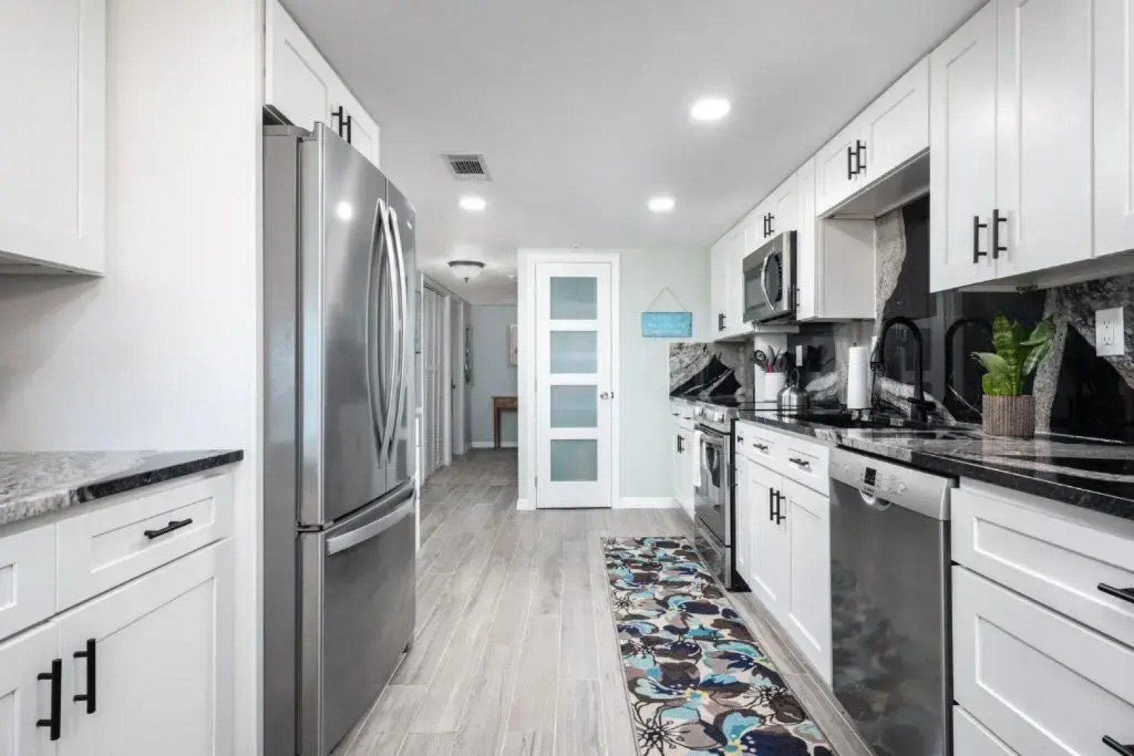 Beachcomber 304, 2BRs, Pool, Beach, Near Mayo Clinic, Sleeps 4