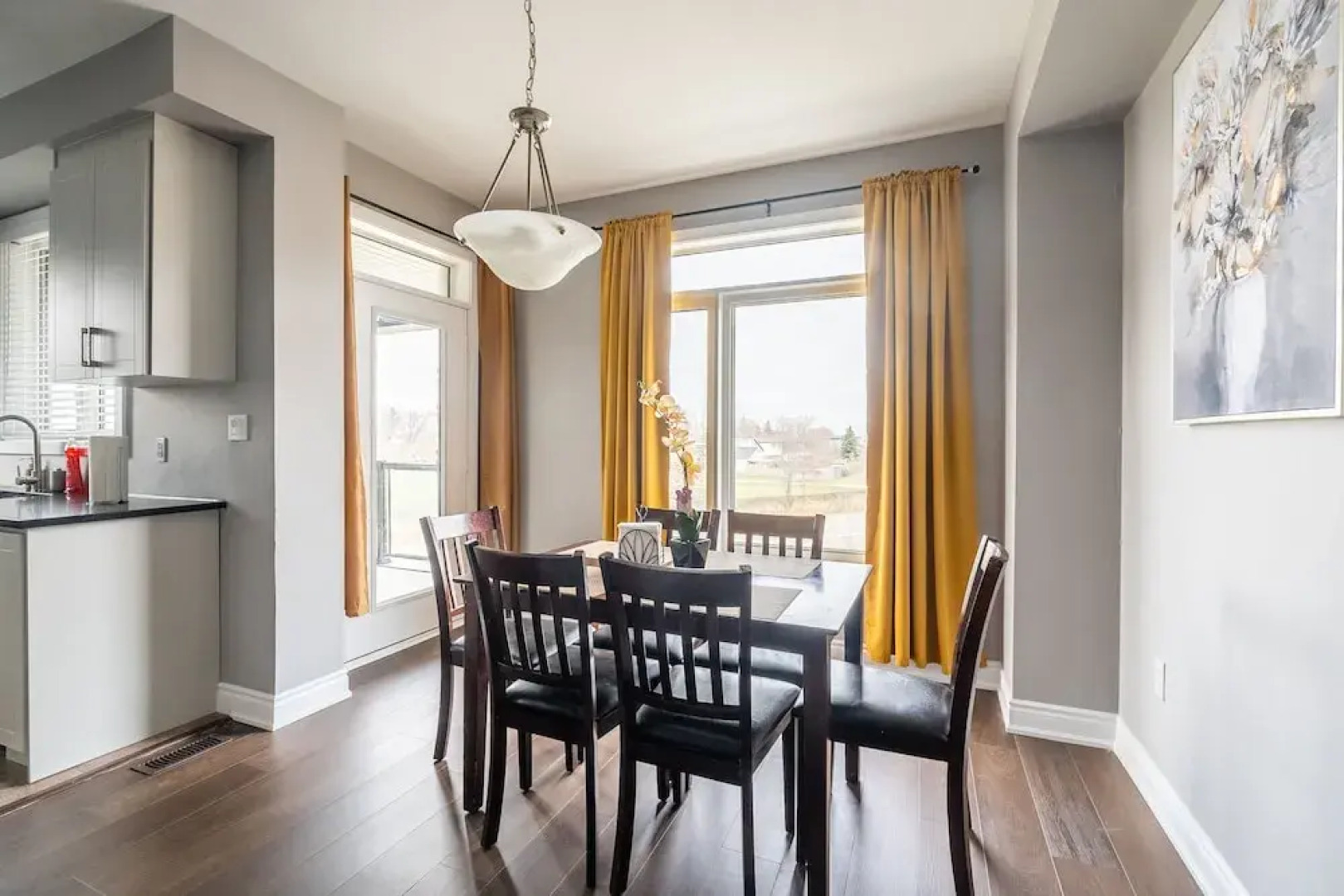 GLOBALSTAY. Modern Lake Ontario Townhomes