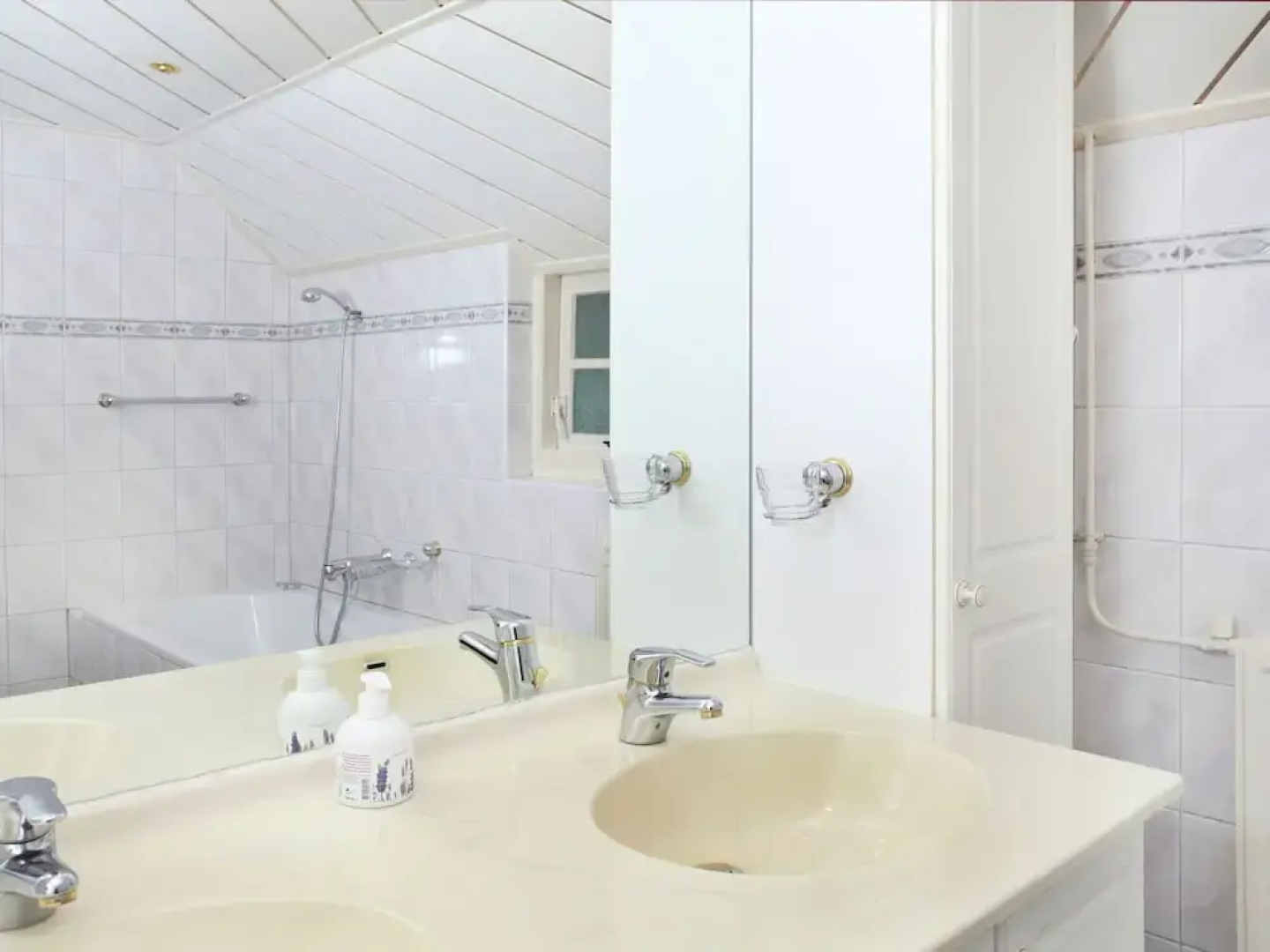 Modern Farmhouse Near Forest in Dalfsen