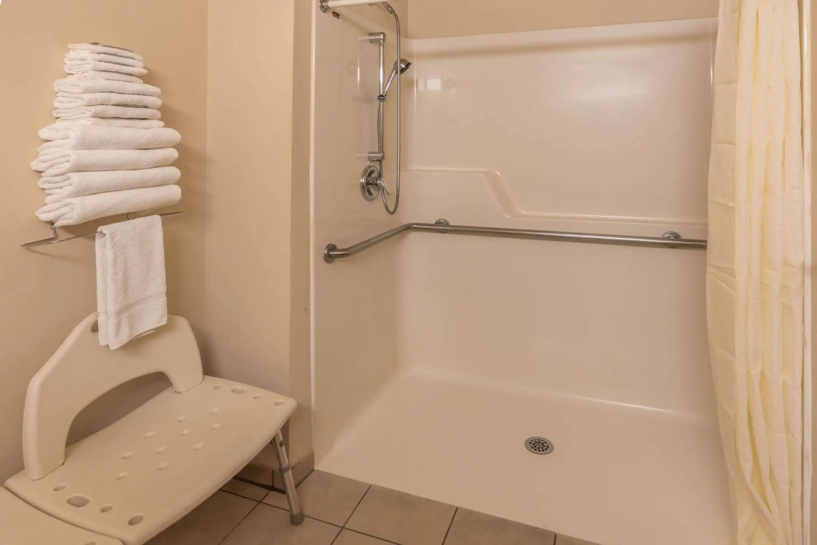 Super 8 by Wyndham Woodburn