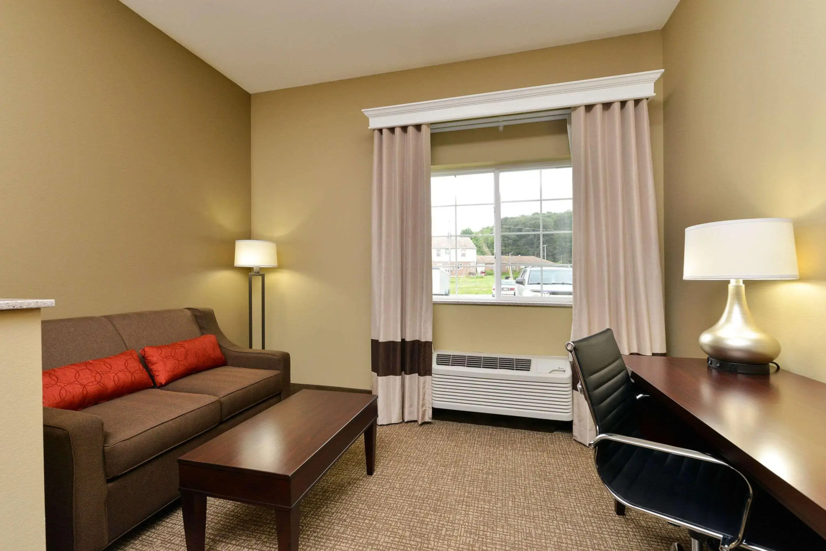 Days Inn & Suites by Wyndham Manheim Lebanon
