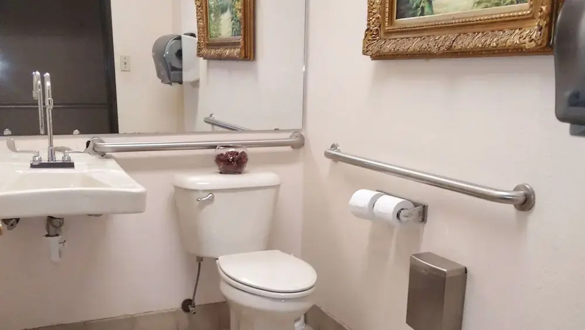 Heritage Place & Suites