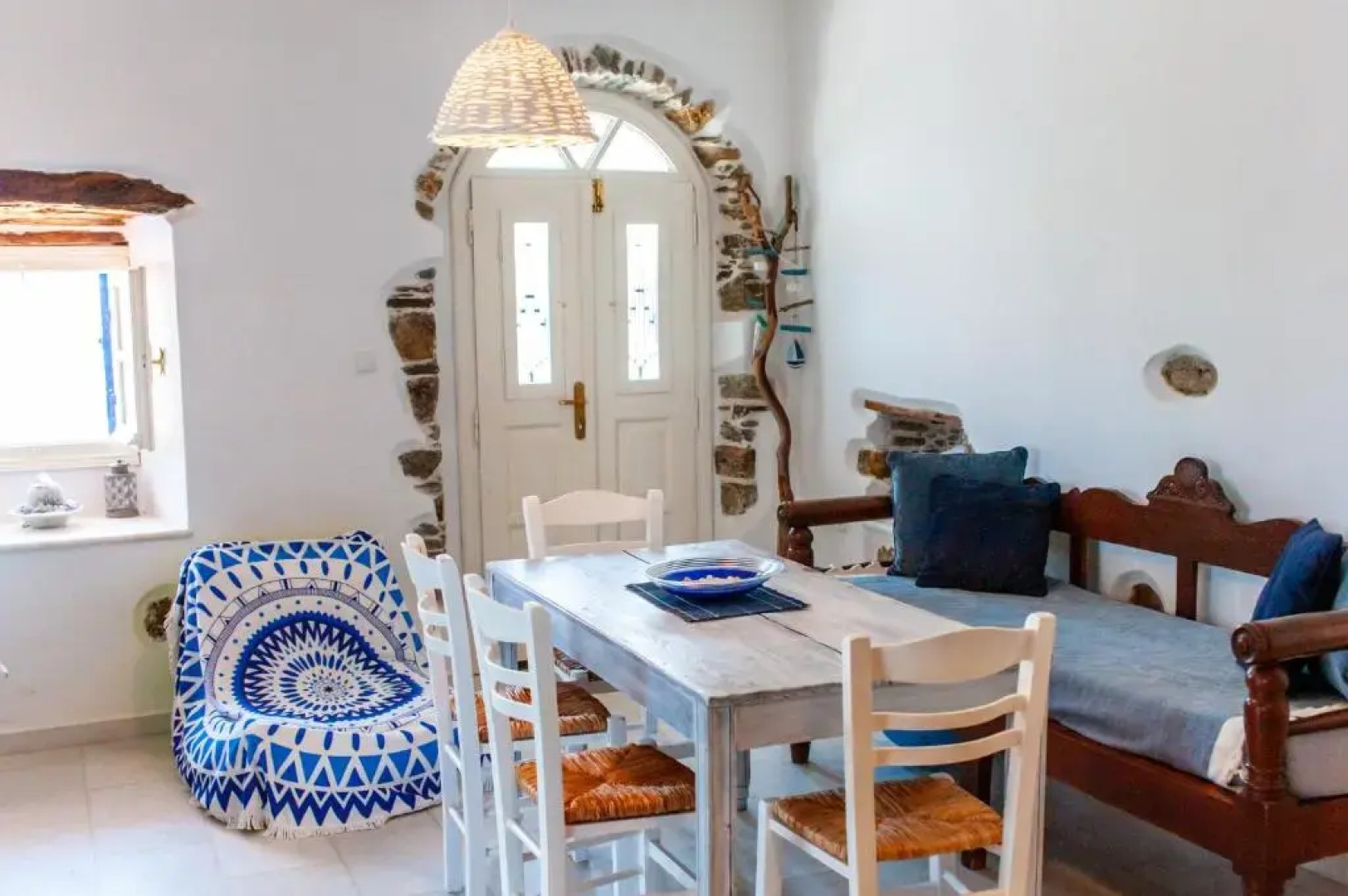 Blue & White: An Absolute Aegean dream house