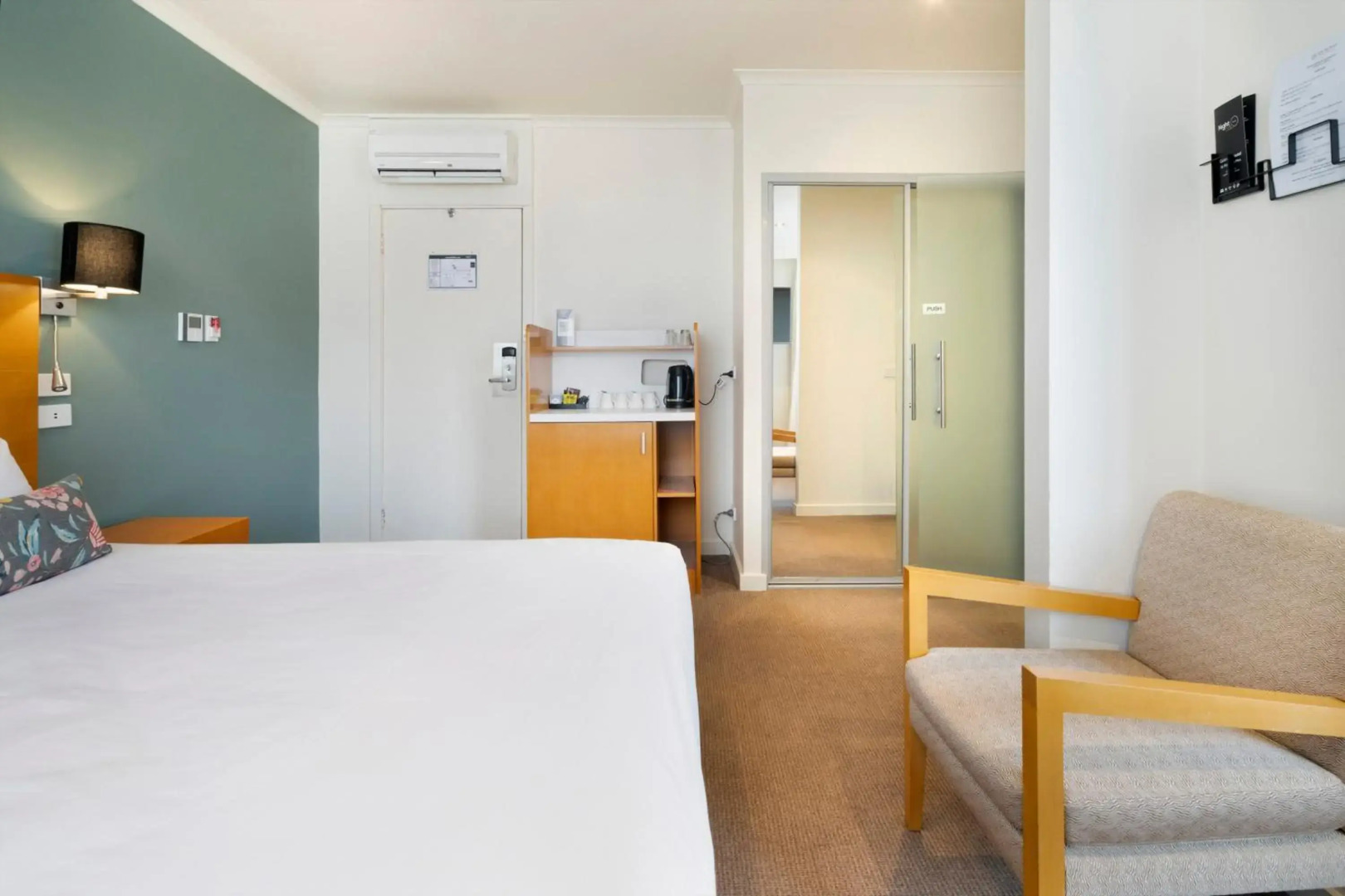 Nightelier Devonport Gateway Hotel