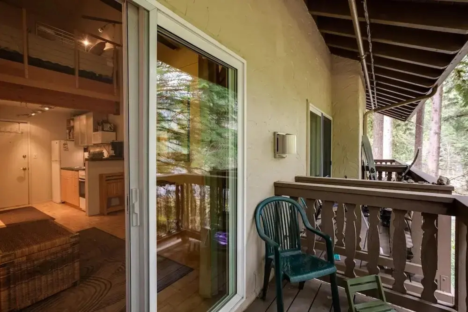 94sll - Inexpensive - Fireplace - Wifi - Sleeps 6 1 Bedroom Condo by RedAwning