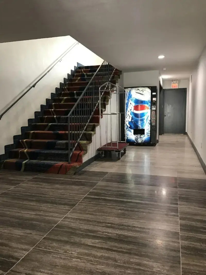 Scottish Inn and Suites