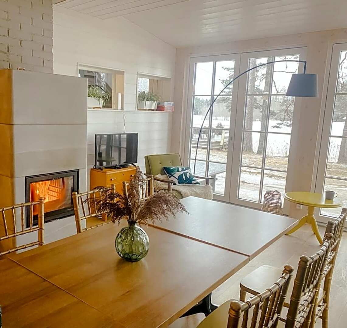 Saarj¿e puhkemaja tuba koos hommikus¿¿giga