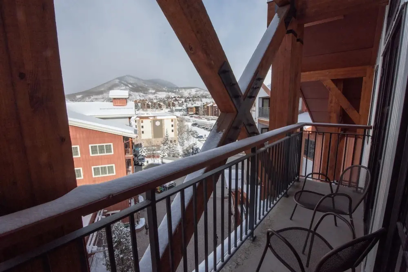 Top Floor 2 Bedroom In Mountaineer Square- Slopeside Condo - No Cleaning Fee! by RedAwning