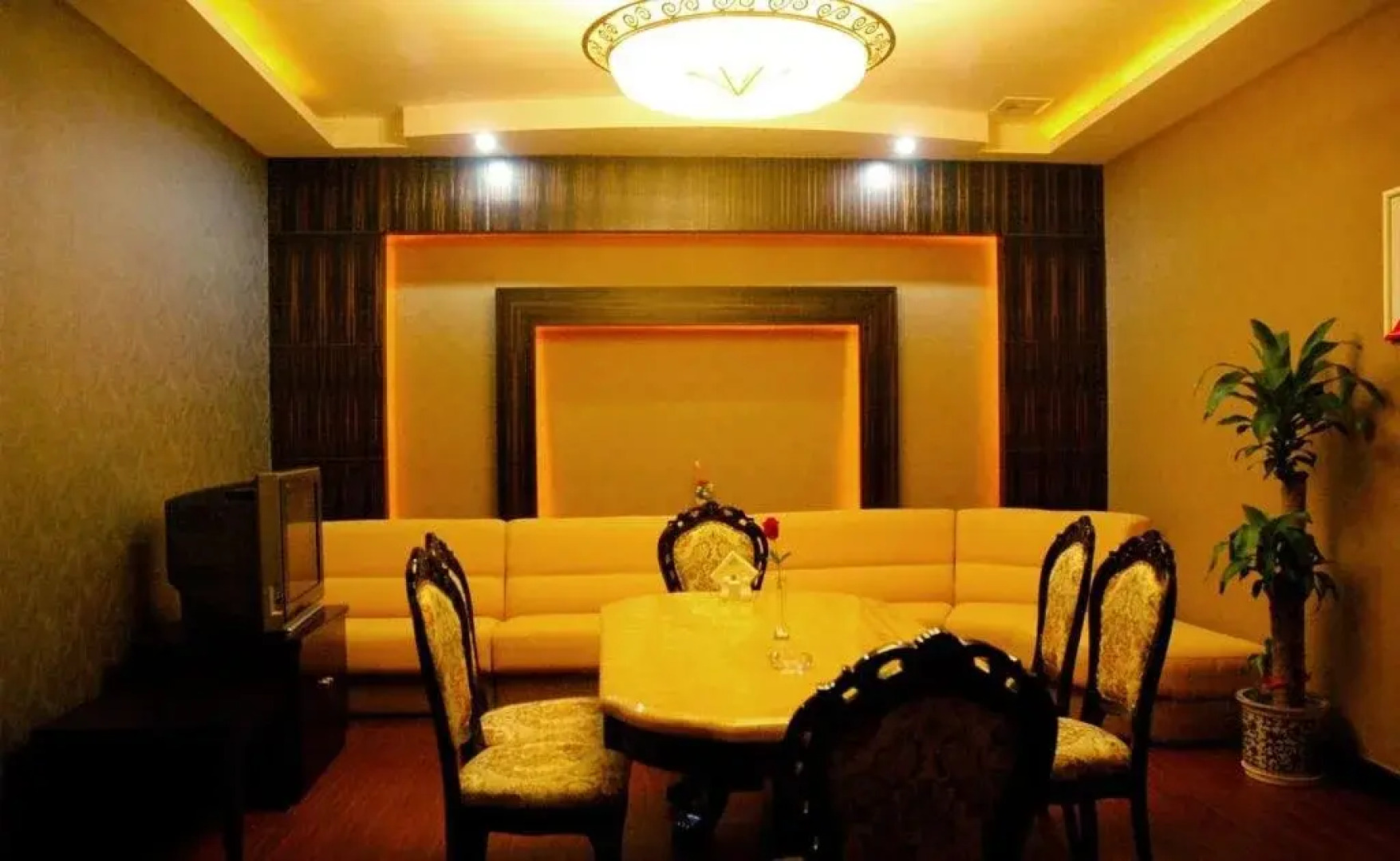 Xinfeng Holiday Hotel